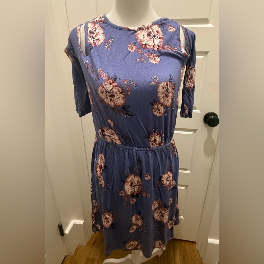 Pink Rose. Cold Shoulder Floral Dress. Purple/Pink. Size Small.